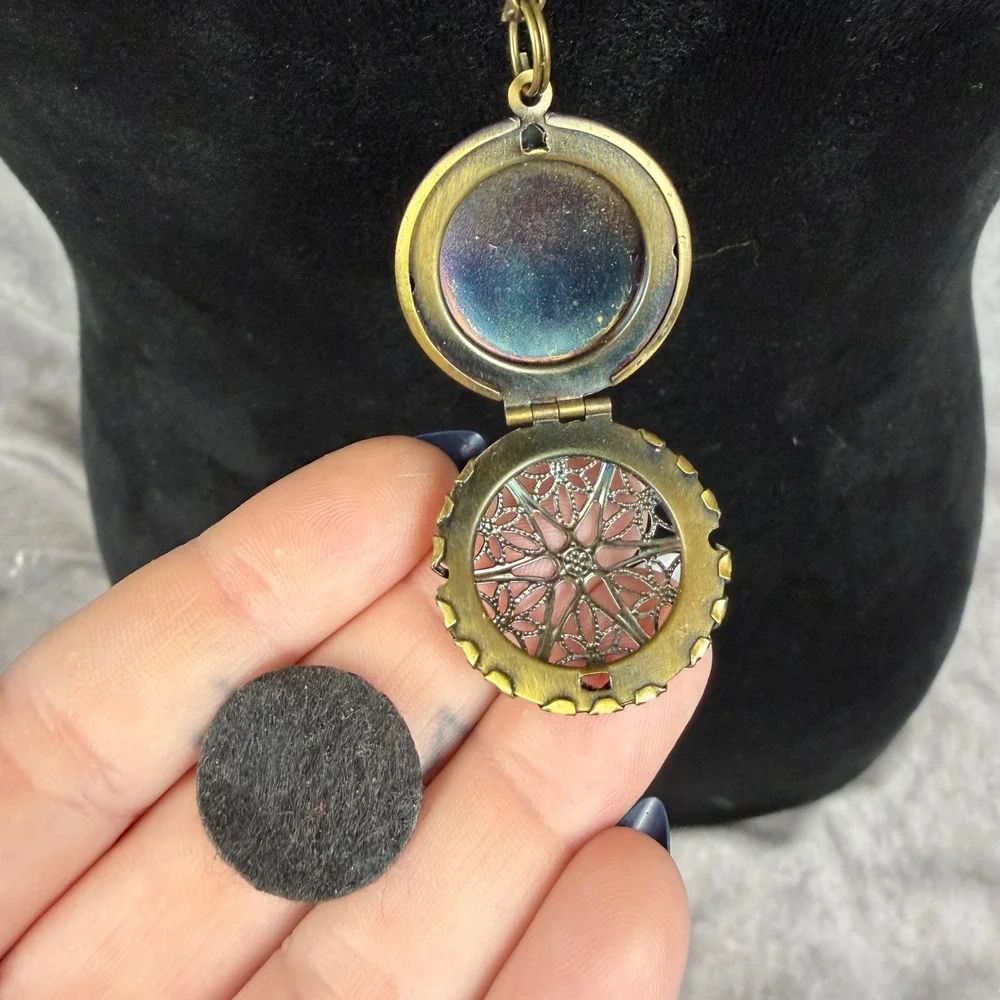 Vtg Brass Filigree Essential Oil Aromatherapy Diffuser Locket‎ Necklace Mandala